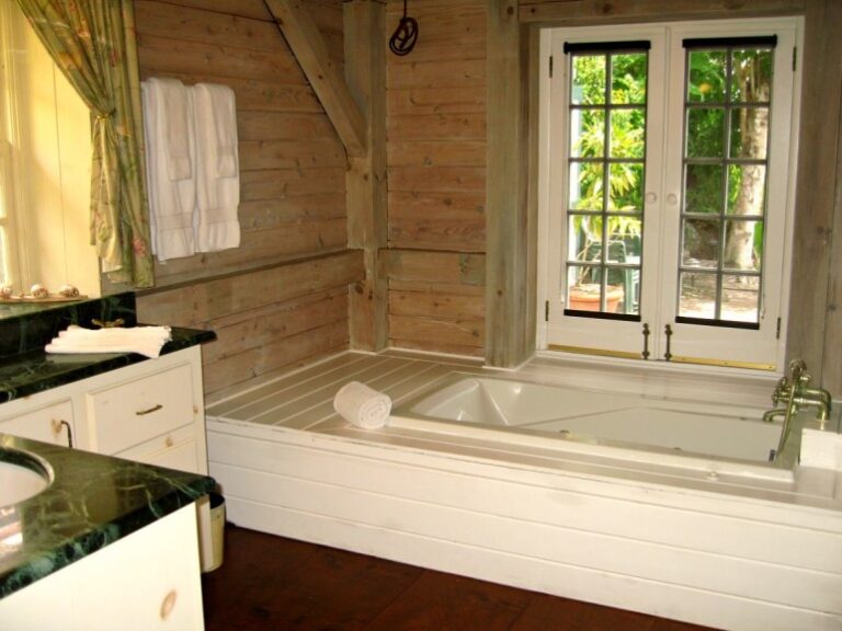 Hummingbird bathroom June 2015 21 770x578 1 768x576